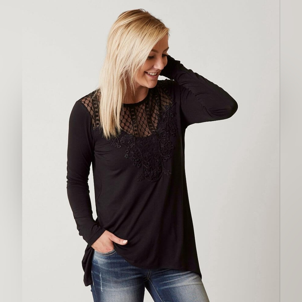 Black Sharktooth Hem Top Daytrip Size L